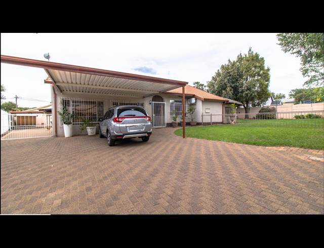 3 BEDROOM FREEHOLD FOR SALE IN RANDHART